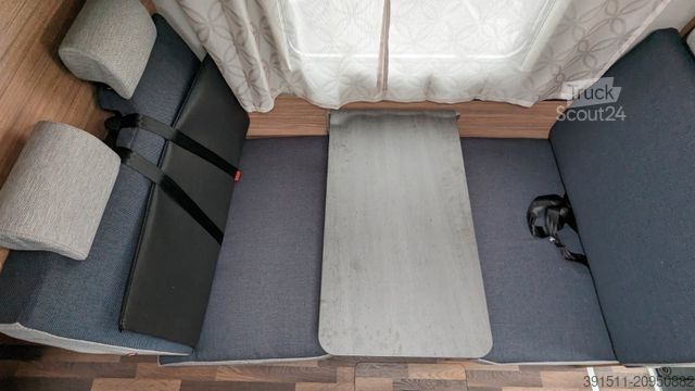 Alkóvos lakókocsi WEINSBERG CaraHome 650 DG 520