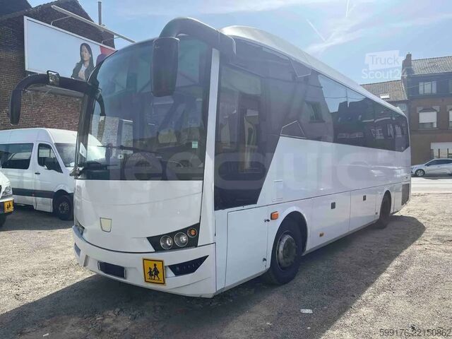 Autokar Isuzu Visigo