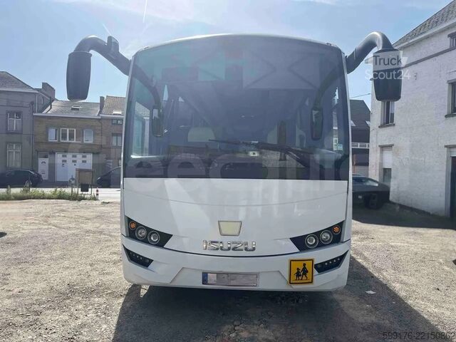 Autokar Isuzu Visigo