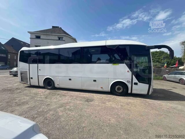 Autokar Isuzu Visigo