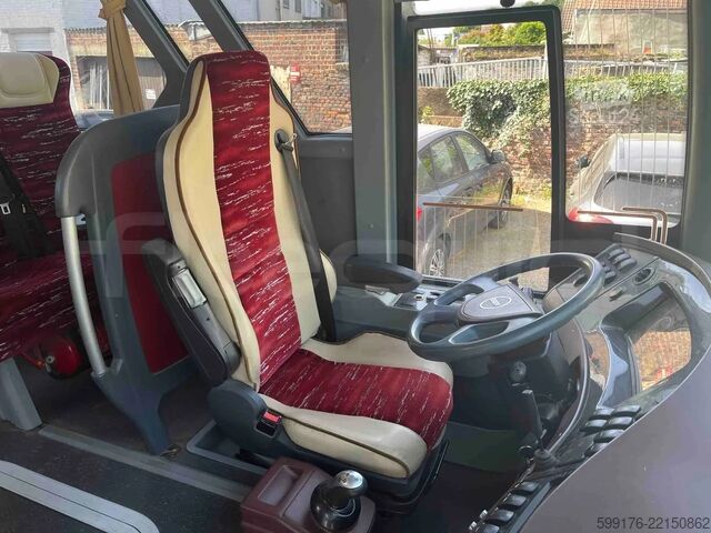 Autokar Isuzu Visigo