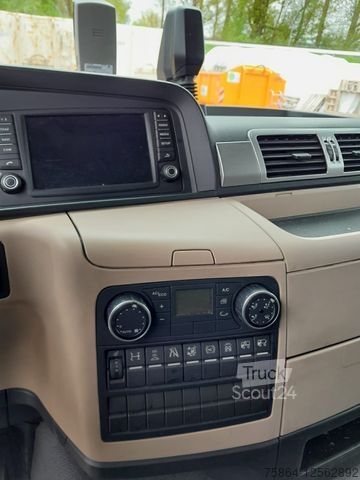 Camion cu platformă și prelată MAN 12.250 , LBW , 3 x vorhanden