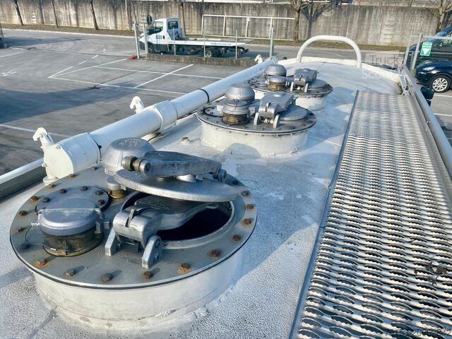 Autocisternă VOLVO FL6-250