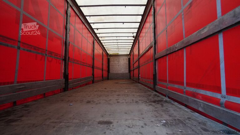 Presenninger, der kan skubbes Schmitz Cargobull 3 AXLE CURTAINSIDE TRAILER