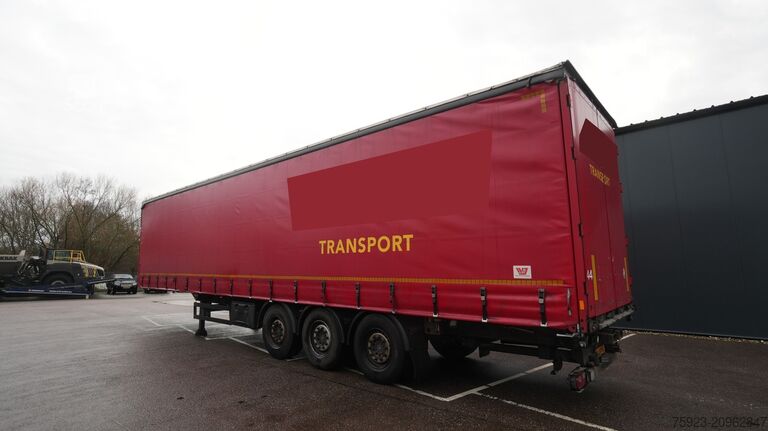 Presenninger, der kan skubbes Schmitz Cargobull 3 AXLE CURTAINSIDE TRAILER
