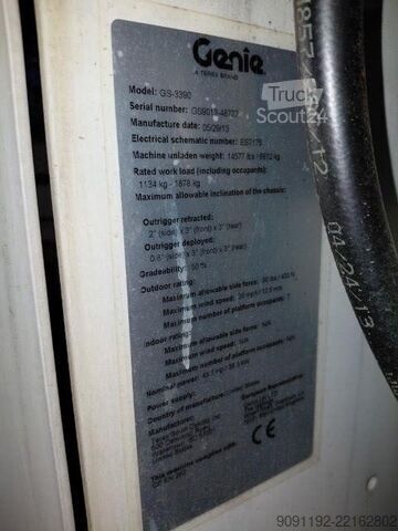Škarjasto dvigalo Genie GS-3390 RT