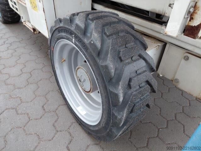 Škarjasto dvigalo Genie GS-3390 RT
