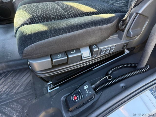 Furgão fechado MERCEDES-BENZ ATEGO 821 L Koffer 7 m LBW 1 T*Klima+EURO 6 D