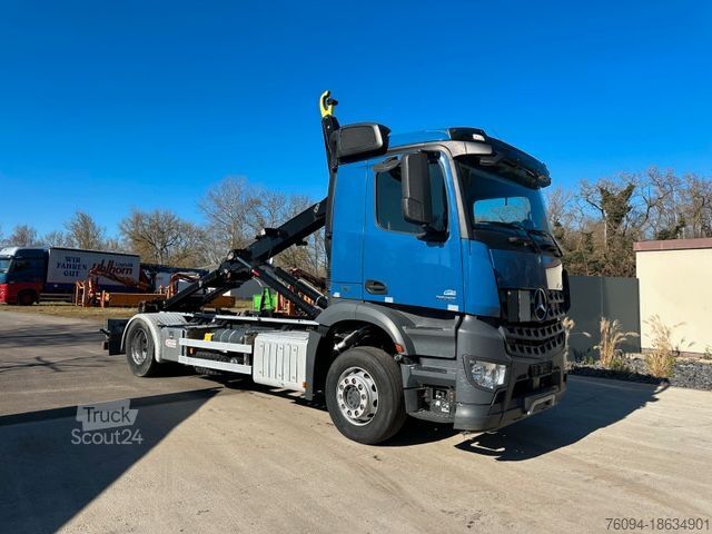 Крюковой мусоровоз MERCEDES-BENZ Arocs 1832 4x2 Abrollkipper AHK 35to