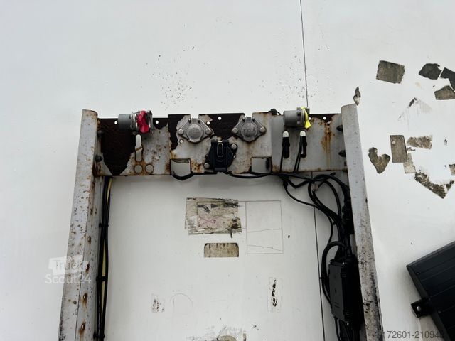 Box semitrailer SCHMITZ CARGOBULL SKO24 / Trockenkoffer / Koffer / Rolltor