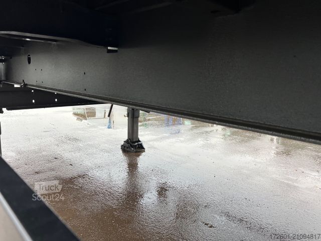 Box semitrailer SCHMITZ CARGOBULL SKO24 / Trockenkoffer / Koffer / Rolltor
