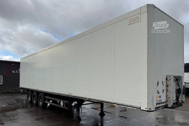 Box semitrailer SCHMITZ CARGOBULL SKO24 / Trockenkoffer / Koffer / Rolltor