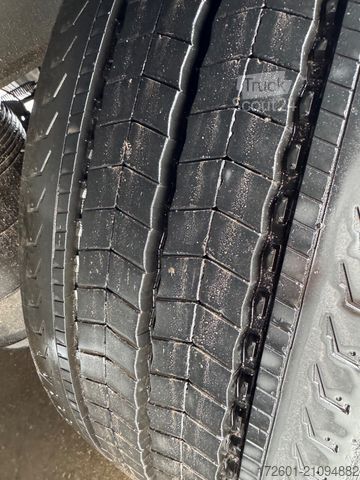 Box semitrailer SCHMITZ CARGOBULL SKO24 / Trockenkoffer / Koffer / Rolltor