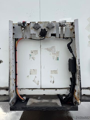 Box semitrailer SCHMITZ CARGOBULL SKO24 / Trockenkoffer / Koffer / Rolltor