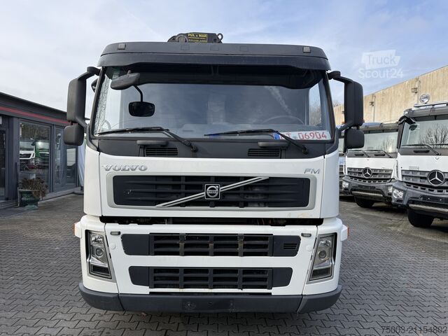 Tovornjak s ploščadjo Volvo FM300 6X2*4 Maschinentransporter Kran Hiab 322