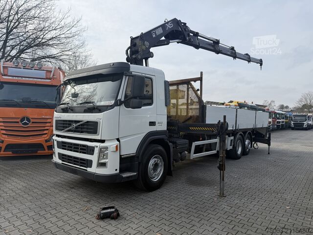 Tovornjak s ploščadjo Volvo FM300 6X2*4 Maschinentransporter Kran Hiab 322