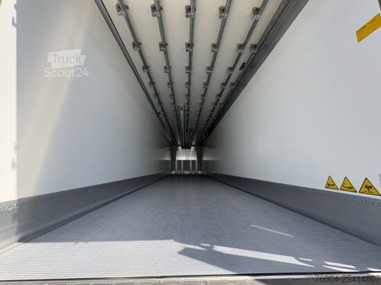 Polpriklopnik z nizko nakladalno ploščadjo KRONE SD KüHLER, CARRIER VECTOR HE 19 AUSTRIA EDITION, FLEISCHKüHLER