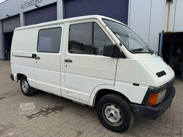 κλειστό βαν Renault Trafic **PETROL-ESSENCE-BENZINE**