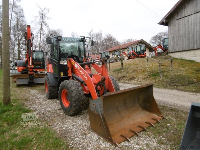 Încărcător pe roți KUBOTA R082