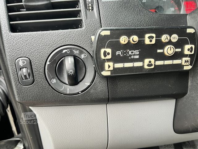 Tovornjak s ploščadjo in žerjavom Volkswagen Crafter 50 2.5 TDI 7.000KG Trekgewicht Lucht Hi...