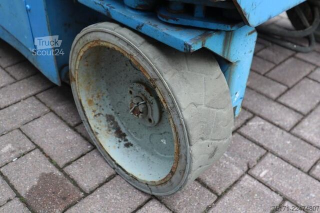 Ножичний підйомник Genie GS3246 Electric, Working Height 11.75 m, 318kg Cap