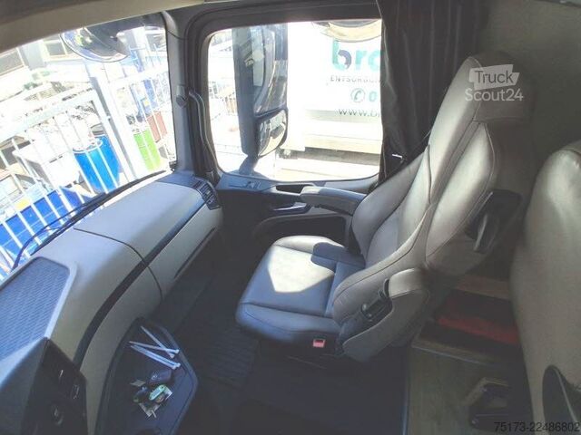 Kreaturvogn MERCEDES-BENZ Actros 25L Böckmann Horses Big Equipe L3.56.26