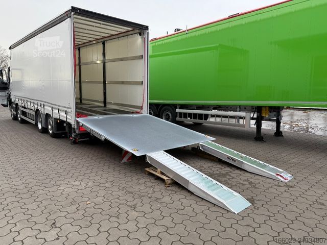 Automobilių pervežimo sunkvežimis VOLVO 8x2 mit Schwerlast-Ladebordwand Rampe Stapler