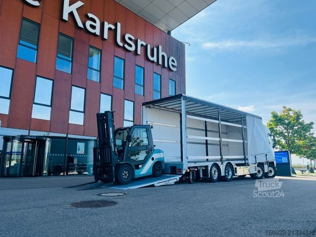 Tentinė platforma sunkvežimis VOLVO 8x2 mit Schwerlast-Ladebordwand Rampe Stapler