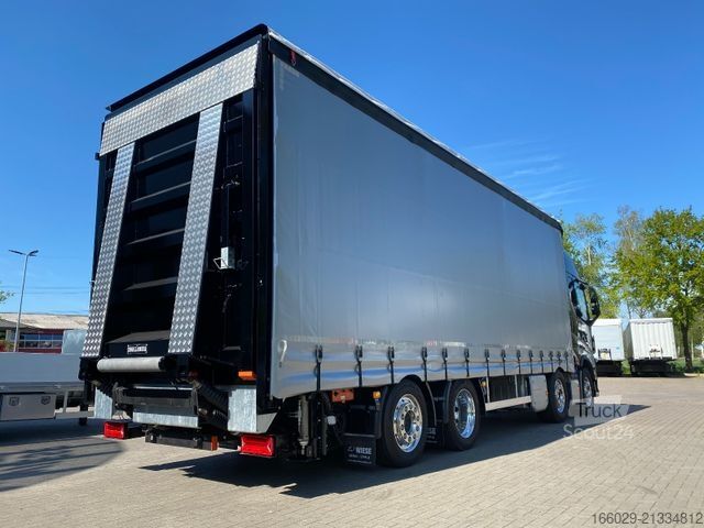 Tentinė platforma sunkvežimis VOLVO 8x2 mit Schwerlast-Ladebordwand Rampe Stapler