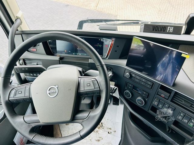 Tentinė platforma sunkvežimis VOLVO 8x2 mit Schwerlast-Ladebordwand Rampe Stapler