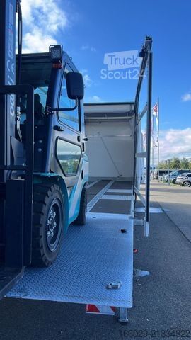 Specialios paskirties sunkvežimis VOLVO 8x2 mit Schwerlast-Ladebordwand Rampe Stapler