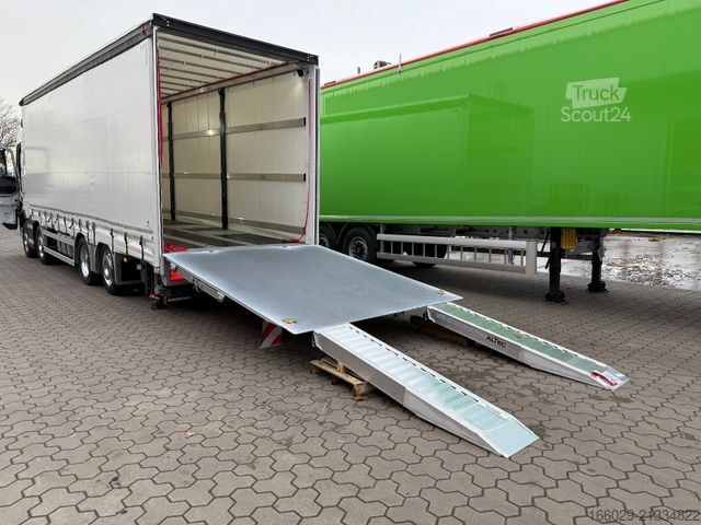 Specialios paskirties sunkvežimis VOLVO 8x2 mit Schwerlast-Ladebordwand Rampe Stapler