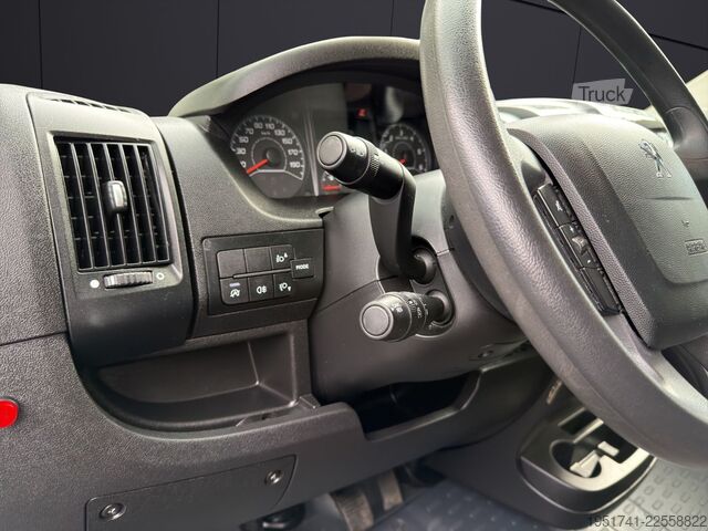 Fourgon tôlé PEUGEOT Boxer Koffer Ladebordwand Klima Tempomat*82 Tkm*