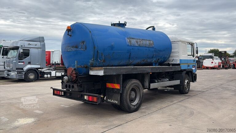 Vehicul de aspirație MAN 18.232 (MANUAL PUMP / POMPE MANUELLE / 11.000L)