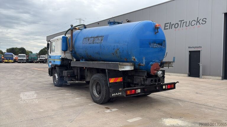 Vehicul de aspirație MAN 18.232 (MANUAL PUMP / POMPE MANUELLE / 11.000L)