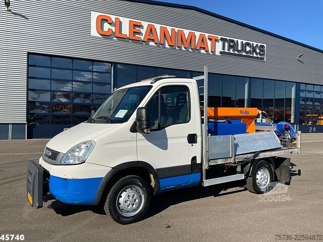 Sypací voz Iveco Daily 35S12 300 met Nido zoutstrooier Just 88.0...
