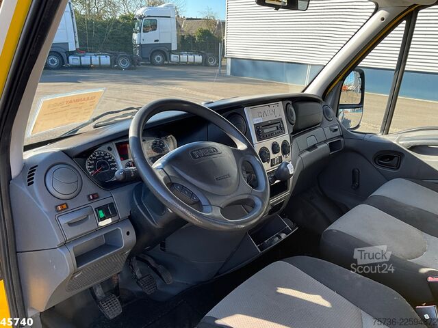 Sypací voz Iveco Daily 35S12 300 met Nido zoutstrooier Just 88.0...