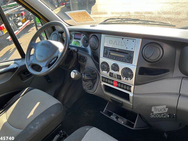 Sypací voz Iveco Daily 35S12 300 met Nido zoutstrooier Just 88.0...