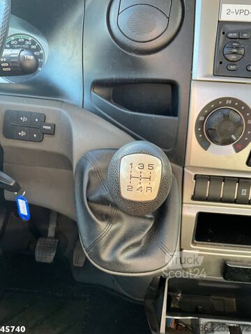 Sypací voz Iveco Daily 35S12 300 met Nido zoutstrooier Just 88.0...
