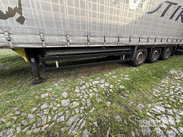 Semi-reboque aberto com lona Schmitz Cargobull Semitrailer Curtainsider Varios