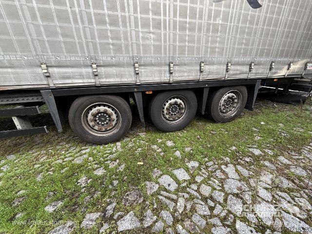 Semi-reboque aberto com lona Schmitz Cargobull Semitrailer Curtainsider Varios