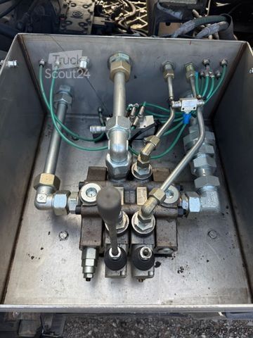 Autocisternă de vidanjare MAN 33.332 DFK 6X4 STEEL STEEL 6 ZYLINDER