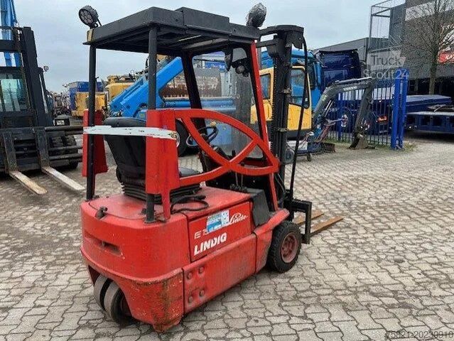 Chariot élévateur à fourche Linde E15  Hefttruck / Fork lift**. E15 Heftruck