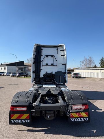 Tilavuusyksikköveturi VOLVO FH500 Aero X-low höhenverst. Kupplung