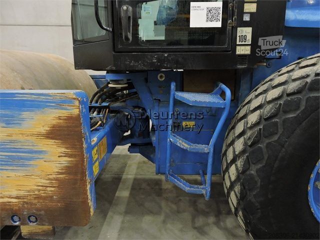 Tek tamburlu silindir CATERPILLAR CS78B