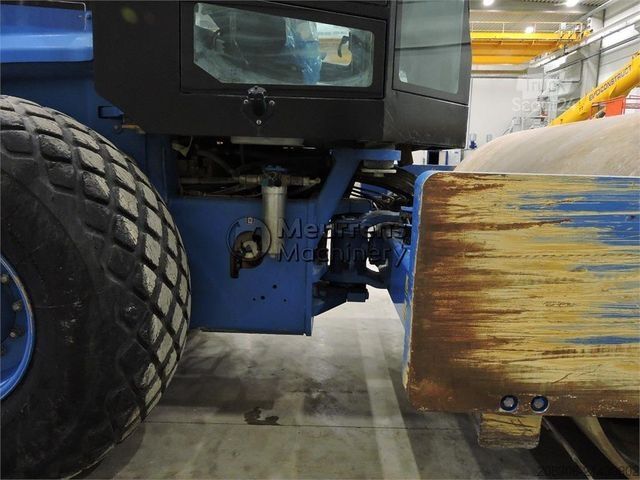 Tek tamburlu silindir CATERPILLAR CS78B