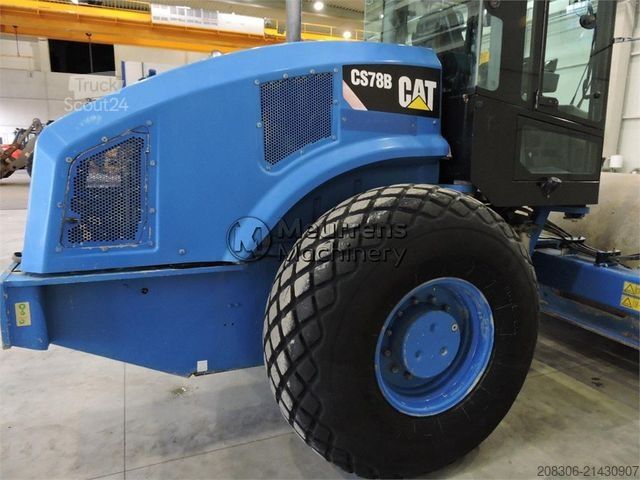 Tek tamburlu silindir CATERPILLAR CS78B