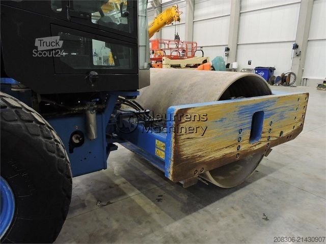 Tek tamburlu silindir CATERPILLAR CS78B