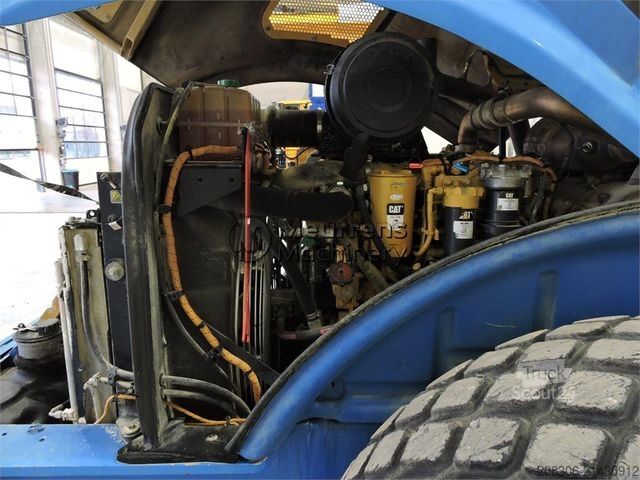 Tek tamburlu silindir CATERPILLAR CS78B