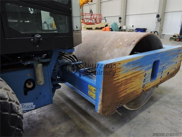 Tek tamburlu silindir CATERPILLAR CS78B